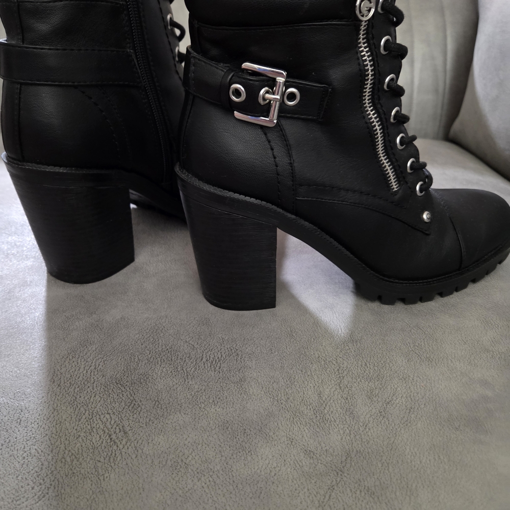 G by Guess Jaydyn Combat Boots Black Lace Up Buckle Zipper Size 9 - Picture 4 of 7